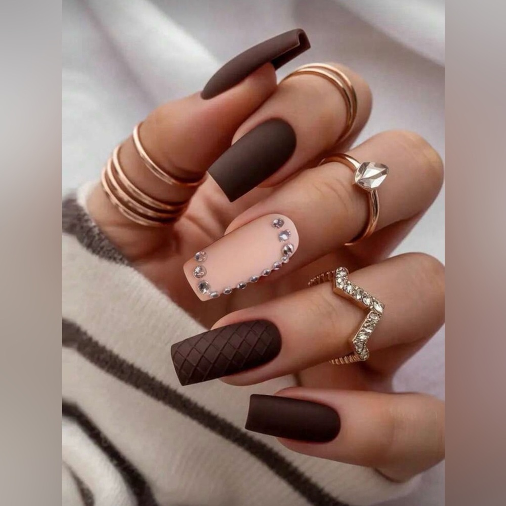 New Arrivals! Elegant Brown and Nude Nail Set